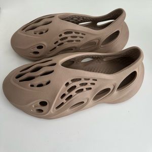Yeezy foam runners size 7 - great condition